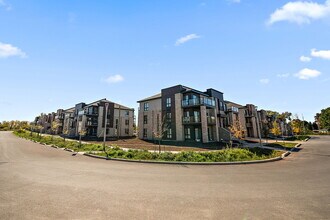 Quai De la Gare Sainte-Rose - Phase 1 in Laval, QC - Building Photo - Building Photo