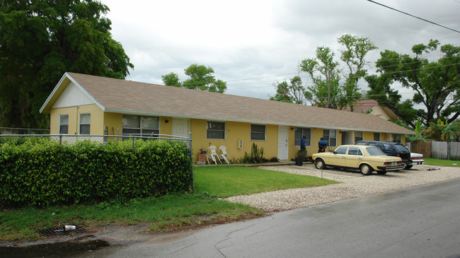 647 NW 3rd Ave in Fort Lauderdale, FL - Building Photo - Building Photo