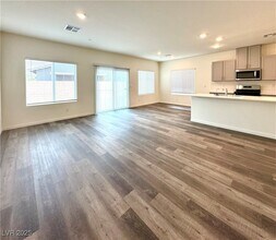 499 Red Lovebird Ave in Henderson, NV - Building Photo - Building Photo