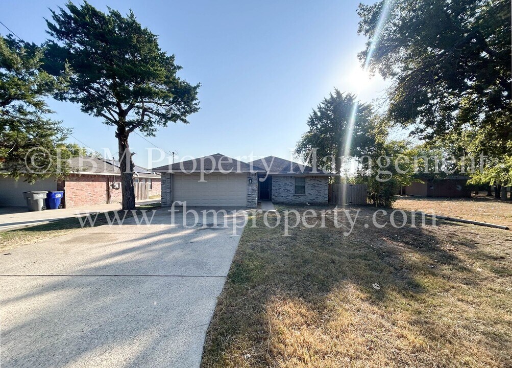 3640 Waters St in Lancaster, TX - Building Photo