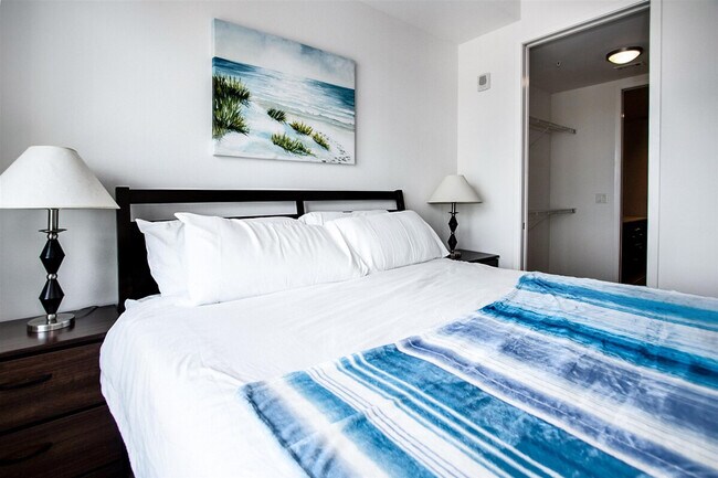 1905 Holcombe Blvd in Houston, TX - Building Photo - Building Photo