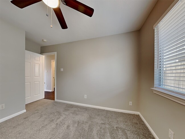 4002 Old Pine Grove Dr in Humble, TX - Foto de edificio - Building Photo