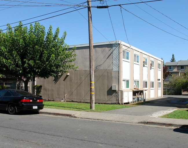 1316 Leafwood Dr in Novato, CA - Foto de edificio - Building Photo