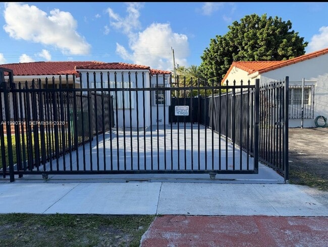 1765 SW 21st St in Miami, FL - Building Photo - Building Photo