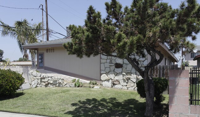 Page Park Apartments in Buena Park, CA - Building Photo - Building Photo