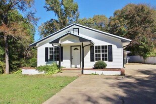 11065 Co Rd 3513 in Brownsboro, TX - Building Photo