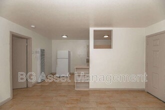 728 Darina Ave in Sacramento, CA - Foto de edificio - Building Photo
