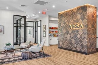 Vesa in Marlborough, MA - Foto de edificio - Building Photo