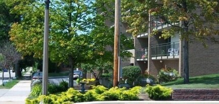 126 W Church St in Somerset, PA - Building Photo - Building Photo