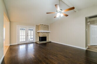 305 Pebblebrook St in Arlington, TX - Foto de edificio - Building Photo