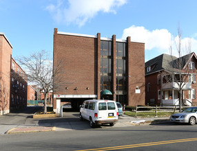 240 Laurel St in Hartford, CT - Building Photo - Building Photo