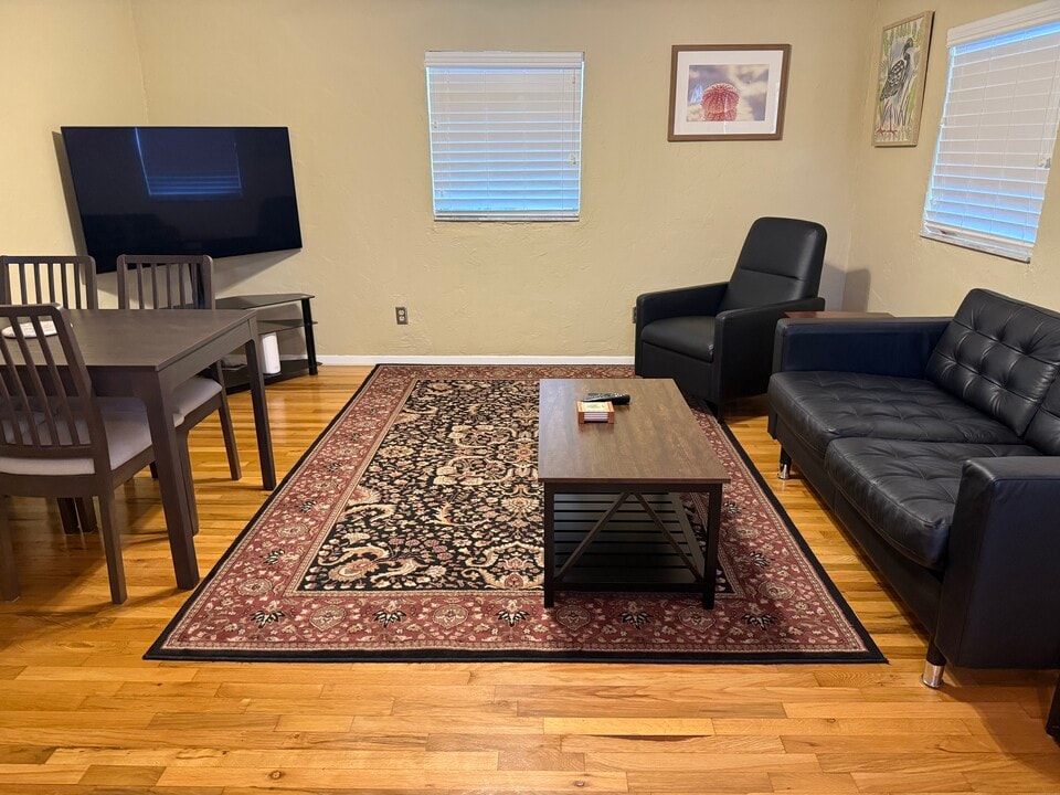 4126 35th Ave N, Unit Apartment in St. Petersburg, FL - Building Photo