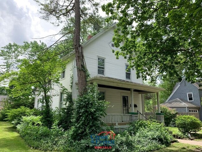 1122 Regent St in Niles, MI - Foto de edificio - Building Photo