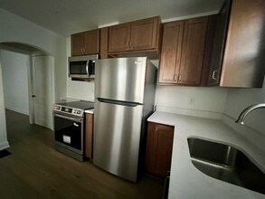 897 Thomas Rd in Grandview Heights, OH - Building Photo - Building Photo