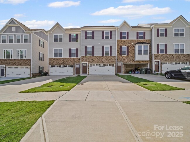 property at 9922 Oaklawn Blvd NW