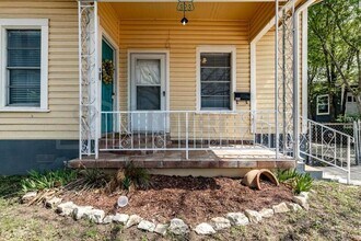 323 Barrera St in San Antonio, TX - Building Photo - Building Photo