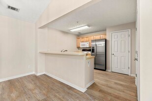 1385 S Donahue Dr in Auburn, AL - Building Photo