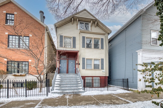 3037 N Southport Ave