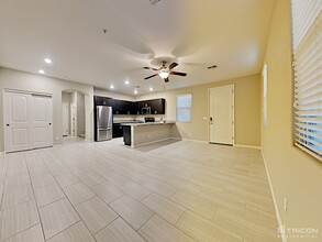 12560 W Hummingbird Terrace in Peoria, AZ - Building Photo - Building Photo