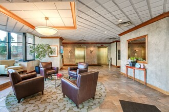 78 10th St E in St. Paul, MN - Foto de edificio - Building Photo
