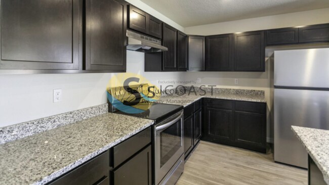 3851 Hollycrest St in Ft. Myers, FL - Foto de edificio - Building Photo
