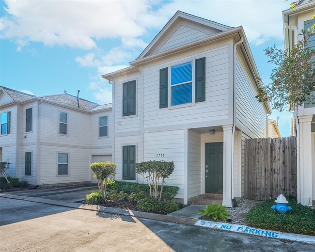 property at 1719 Redwing Bluff Dr