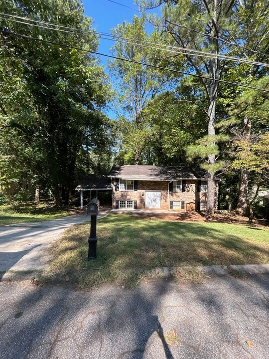 1683 Pine Glen Cir in Decatur, GA - Building Photo