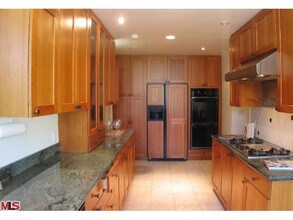 10350 Lorenzo Dr in Los Angeles, CA - Foto de edificio - Building Photo