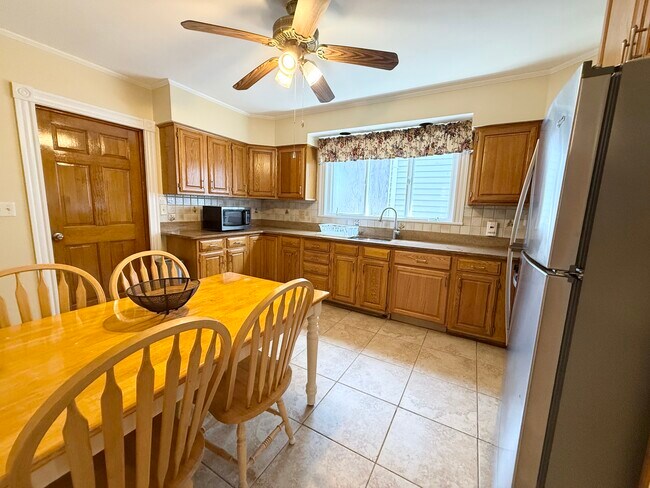 123 Hillside St, Unit 3
