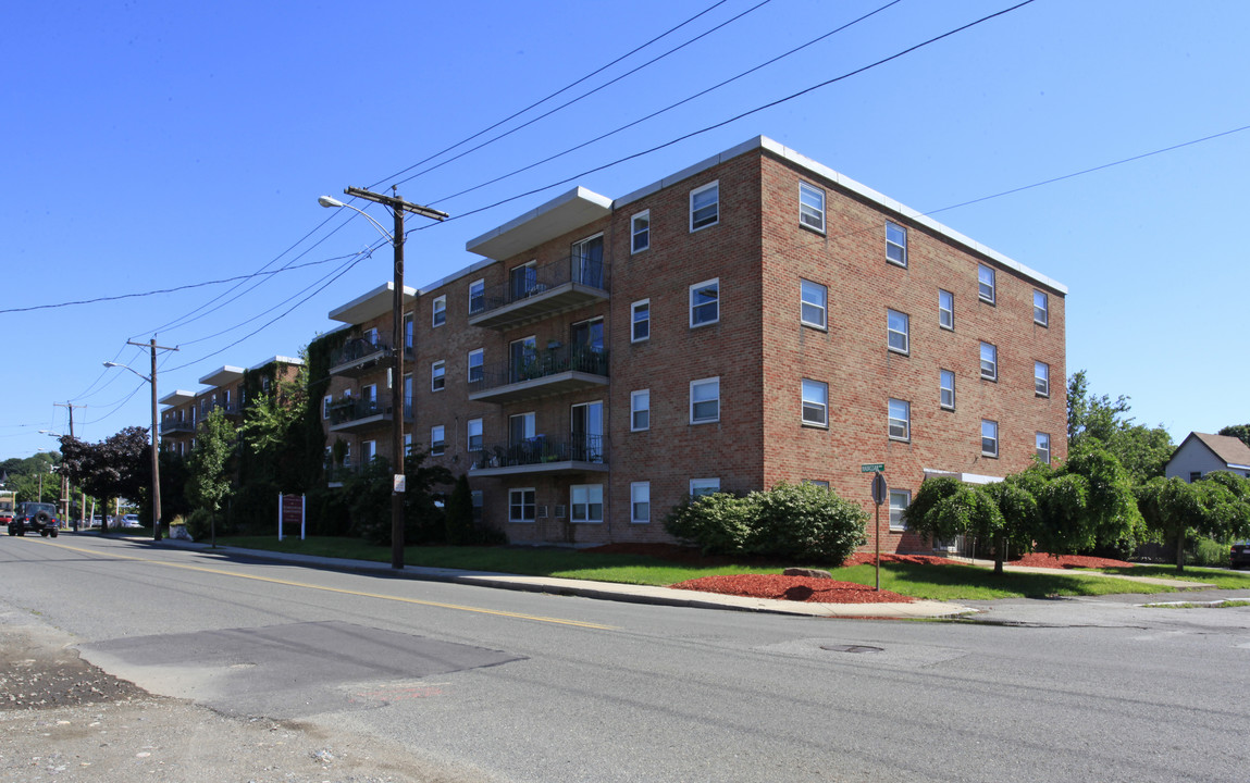 Executive Apartments in Winthrop, MA - Foto de edificio