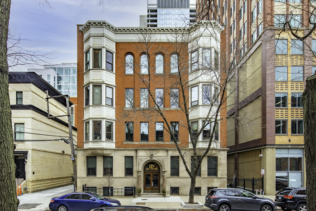 West Chestnut Condominiums in Chicago, IL - Foto de edificio