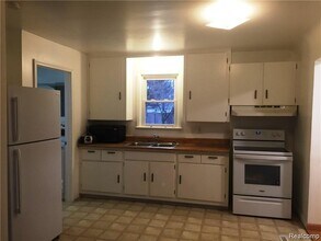 541 Mary Ellen Rd in Rochester Hills, MI - Building Photo - Building Photo