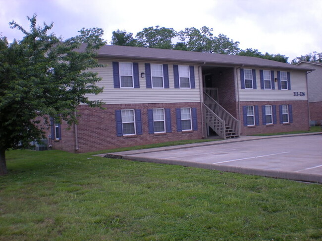 Newton Place in Oak Grove, KY - Building Photo - Building Photo