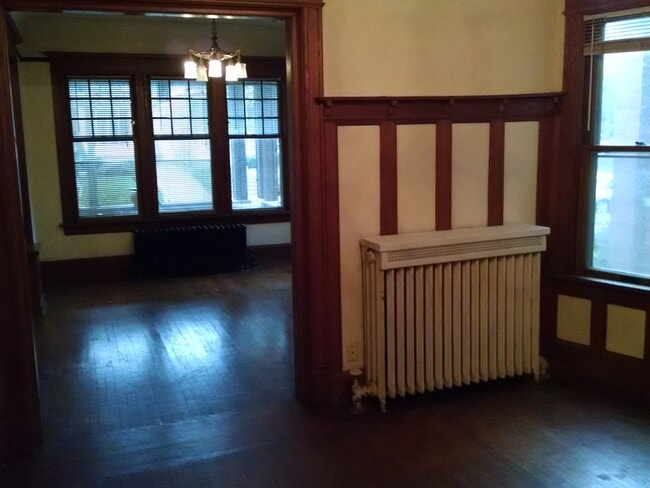 3247 N Hackett Ave, Unit lower flat in Milwaukee, WI - Building Photo - Building Photo