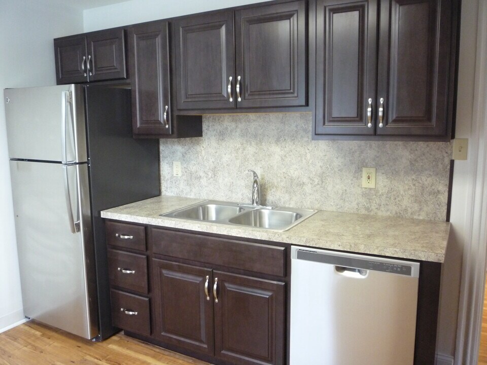 65 S 2nd St, Unit Apt. 2 in Emmaus, PA - Building Photo