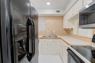 7900 Westheimer Rd, Unit 246 in Houston, TX - Building Photo - Building Photo