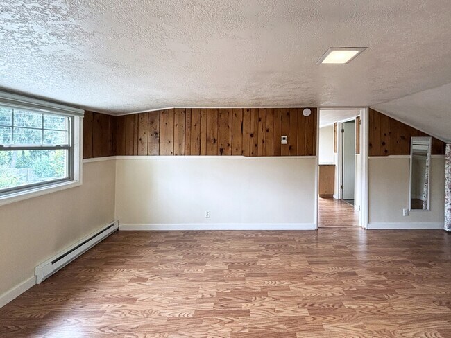 2490 Emerald St in Eugene, OR - Building Photo - Building Photo