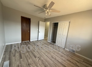 8233 Douglas Ln N in Brooklyn Park, MN - Building Photo - Building Photo