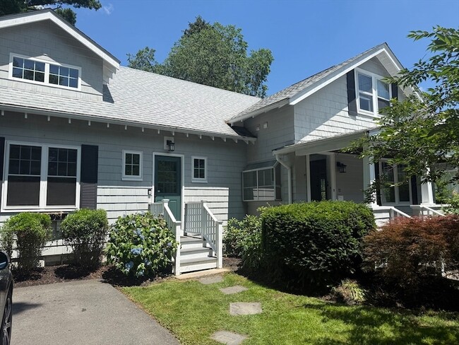 11 Durant Rd in Wellesley, MA - Building Photo - Building Photo