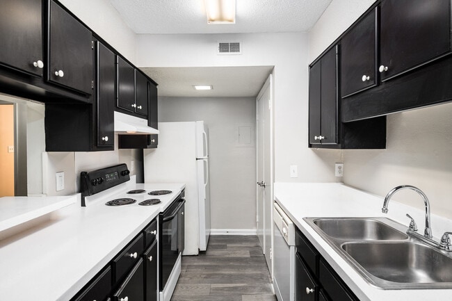 Stonesthrow in Greensboro, NC - Building Photo - Building Photo