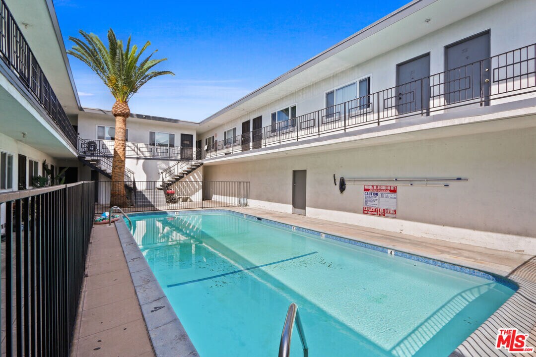 115 N Oak St in Inglewood, CA - Foto de edificio