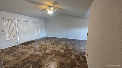 2301 SE Chinaberry Ave in Roseburg, OR - Building Photo - Building Photo