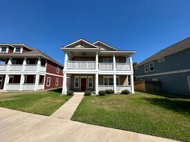 705 Wellborn Rd in College Station, TX - Building Photo