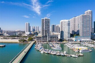 555 NE 15th St, Unit Unit 20A in Miami, FL - Foto de edificio - Building Photo