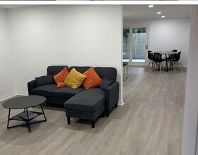 11241 Temple Ct in Seminole, FL - Foto de edificio - Building Photo