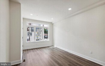 619 Cecil B. Moore Ave in Philadelphia, PA - Building Photo - Building Photo