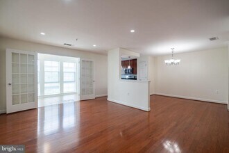 4083 S Four Mile Run Dr in Arlington, VA - Building Photo - Building Photo
