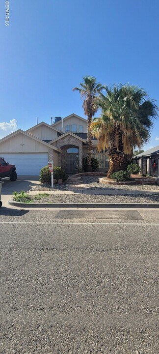 11855 Stone Castle Dr in El Paso, TX - Building Photo