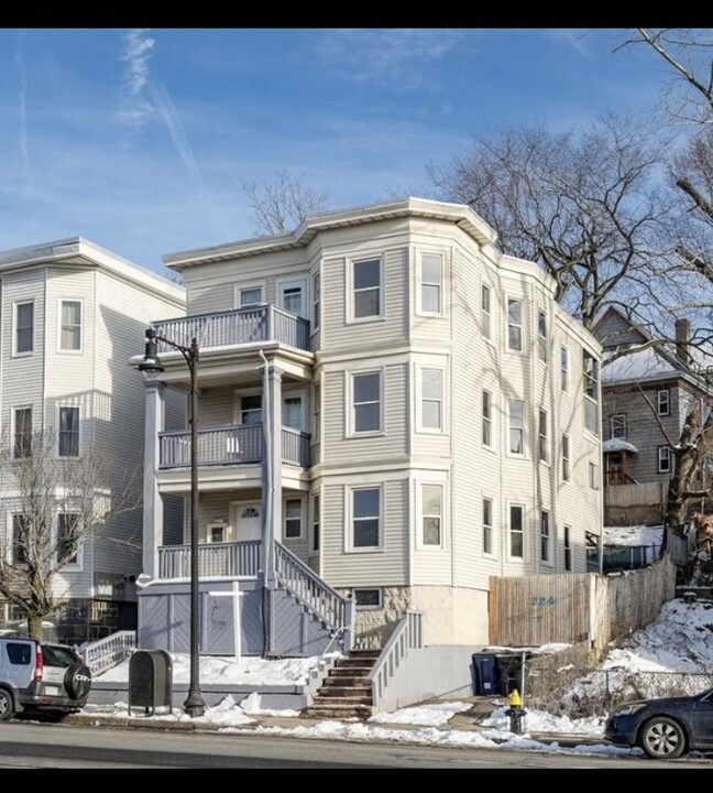 224 Hyde Park Ave, Unit 2 in Boston, MA - Foto de edificio