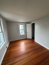 636 McKinstry Ave in Chicopee, MA - Foto de edificio - Building Photo